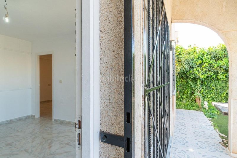 Foto a191dd5e-d9ef-492b-9ec5-68f57a9d9220. Casa aparellada amb piscina a Parque Acuático - Sector 25 Torrevieja