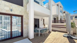 Erdgeschoss in Los Balcones-Los Altos. Descubre este apartamento de 2 dormitorios en planta baja, listo