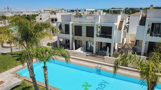 Planta baixa a Los Balcones-Los Altos. Descubre este apartamento de 2 dormitorios en planta baja, listo