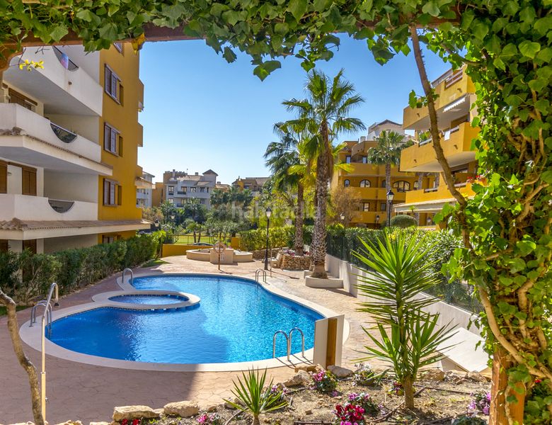 Foto 02fd9007-27e9-4847-92b3-7cfaff53e8a9. Planta baixa amb piscina a Punta Prima Torrevieja