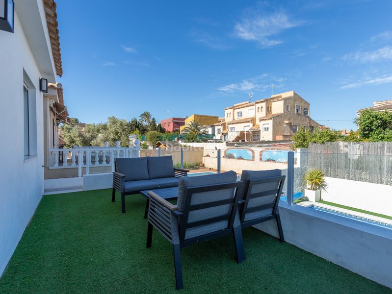 Foto d85244e6-05f9-48a3-8f1d-baaa8953040f. Chalet avec parking piscine dans Los Balcones-Los Altos Torrevieja