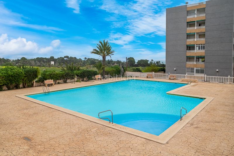Foto ed85bccf-3d08-40a5-91fc-b031b6404346. Apartament amb piscina a Punta Prima Torrevieja