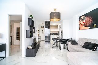 Appartement à Punta Prima. Descubra este apartamento bellamente renovado en punta prima , a