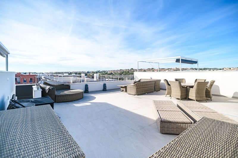 Foto eec2b14a-5cb7-4895-ad3f-bebbced0b255. Àtic amb piscina a La Florida Orihuela