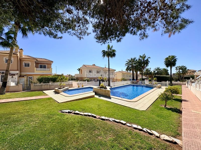 Foto 49ef898d-adb9-4f9e-88ff-586709f8483f. Casa adossada amb piscina a Rojales