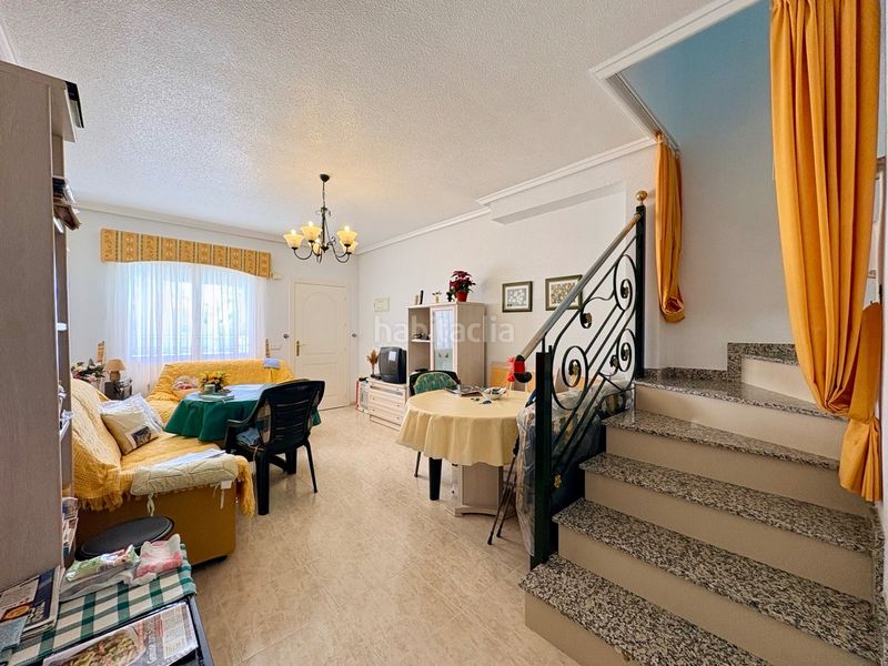 Foto a9febb66-1d6d-43d8-b65b-706d0ca50e4c. Casa adossada amb piscina a Rojales