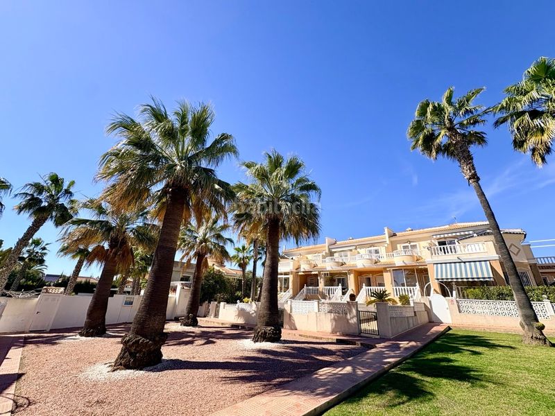 Foto d1e759a8-65ab-4b14-8565-0a92792c182f. Casa adossada amb piscina a Rojales