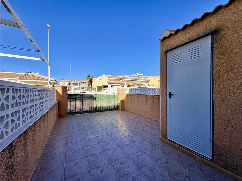 Foto f5111bf3-5f90-4170-a6a9-0358f49ab341. Casa adossada amb piscina a Rojales