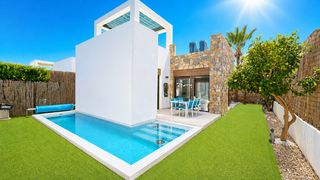 Xalet a Cabo Roig. Chalet independiente con piscina privada en lomas de cabo roig,