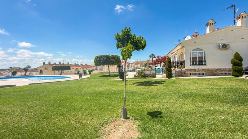 Foto 33c53d3d-5734-4e16-98bd-9ec5f90031e8. Casa amb piscina a Rojales