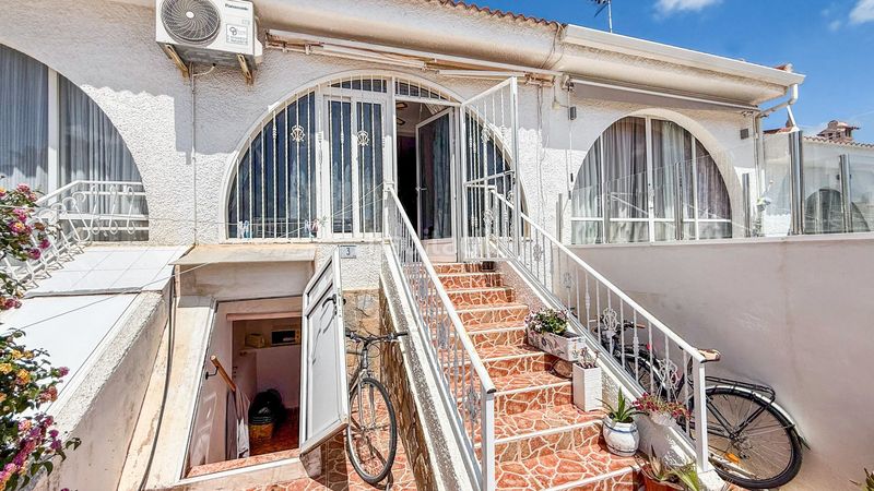 Foto 5aa95445-9a3c-4a63-9cf6-4a4abe0d3945. Casa amb piscina a Rojales