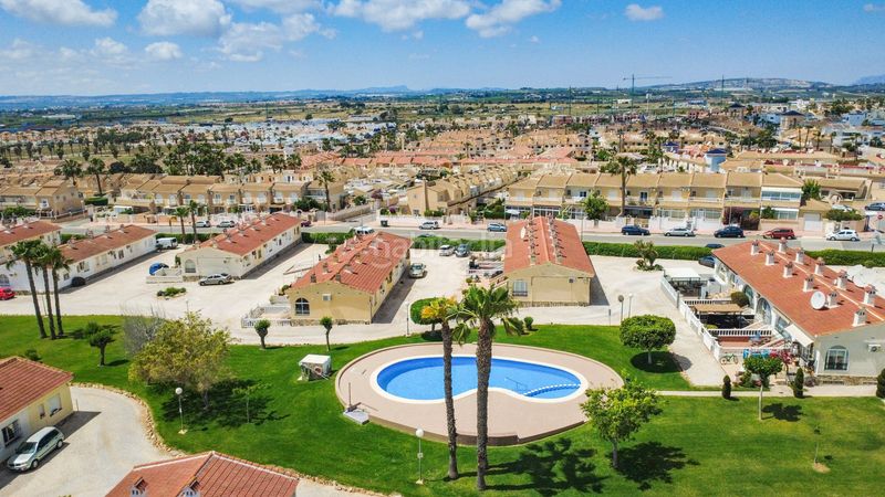 Foto 902334a5-7db9-4f4a-980c-2d69ece0a2b9. Casa amb piscina a Rojales