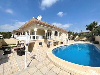 Chalet in Rojales. ...