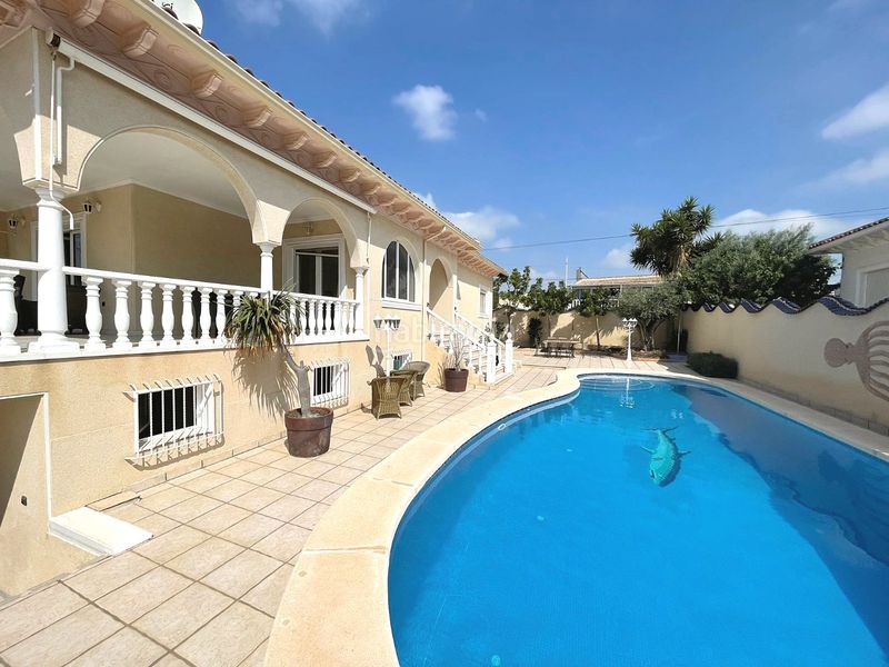 Foto c52637f0-7136-4f45-a29a-a175b6177bed. Xalet amb piscina a Rojales