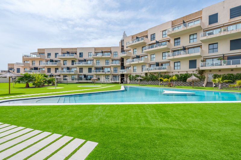 Foto 52a8c249-5c14-4031-8c58-c8757c3ba293. Apartament amb piscina a La Zenia Orihuela