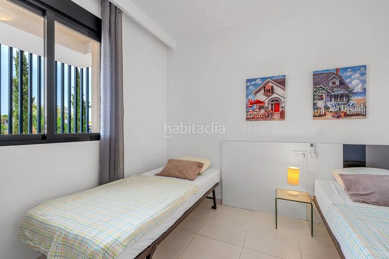 Foto b079cd46-2288-4593-9147-c5a1c562e702. Apartament amb piscina a La Zenia Orihuela