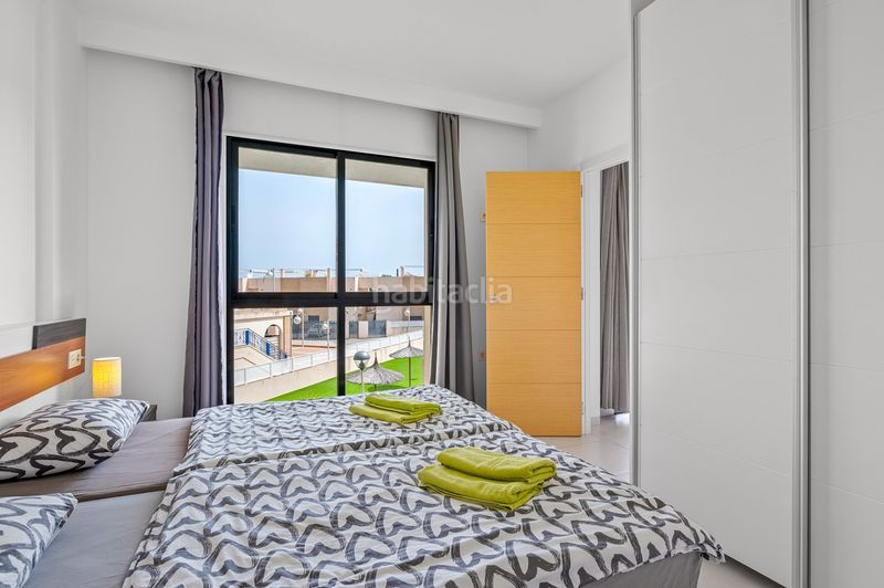 Foto b52dba87-212a-4945-9bad-70cac541fc7b. Apartament amb piscina a La Zenia Orihuela