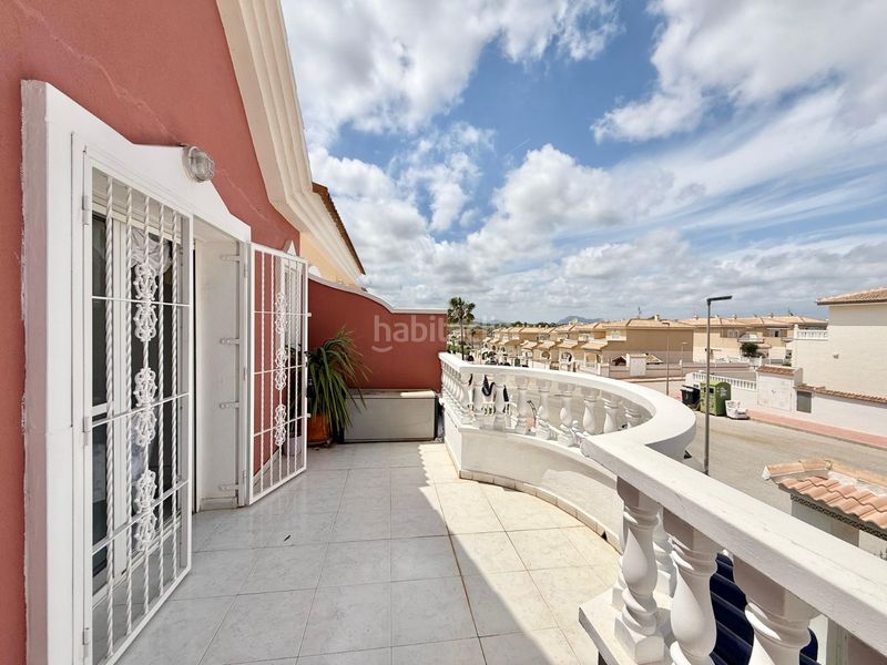 Foto f7c22604-a50a-4902-946a-fe54bf9d889b. Casa adossada amb piscina a Benijófar