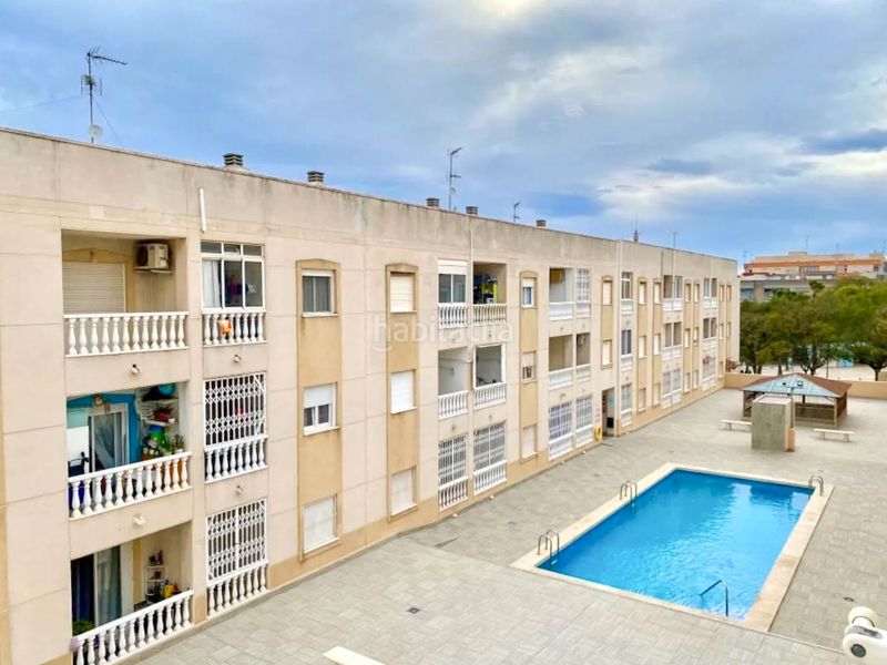 Foto 27479a66-33da-44ac-ace5-c1a54ea59c00. Apartament amb aparcament piscina a Antonio Machado Torrevieja