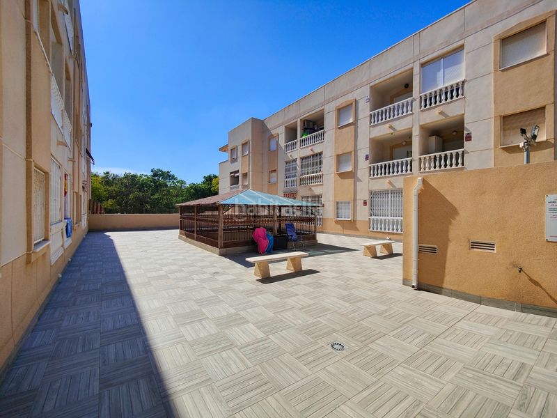 Foto cdf2ad77-f659-4aac-adc4-d38cc86822b4. Apartament amb aparcament piscina a Antonio Machado Torrevieja