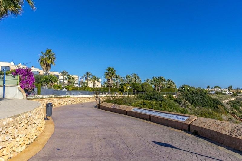 Foto ca6b20cd-cc3a-493e-bb23-8ddb01037f9a. Casa adossada amb piscina a Aguamarina Orihuela