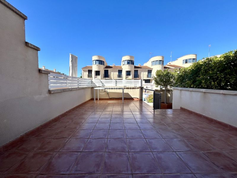 Foto d24727c9-f64b-4833-be80-e7c0588beaee. Casa adossada amb piscina a Aguamarina Orihuela