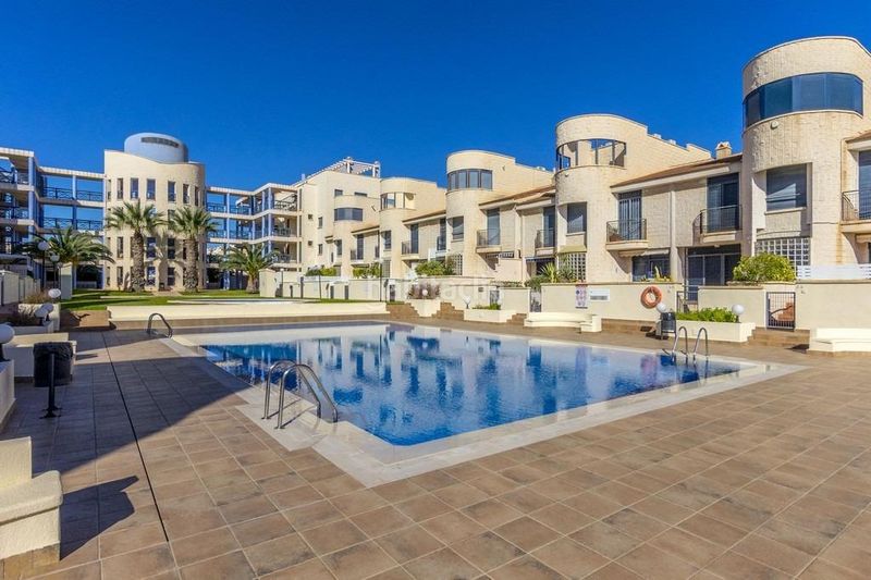 Foto d9c8ea44-e387-44c4-9068-2df80392918d. Casa adossada amb piscina a Aguamarina Orihuela