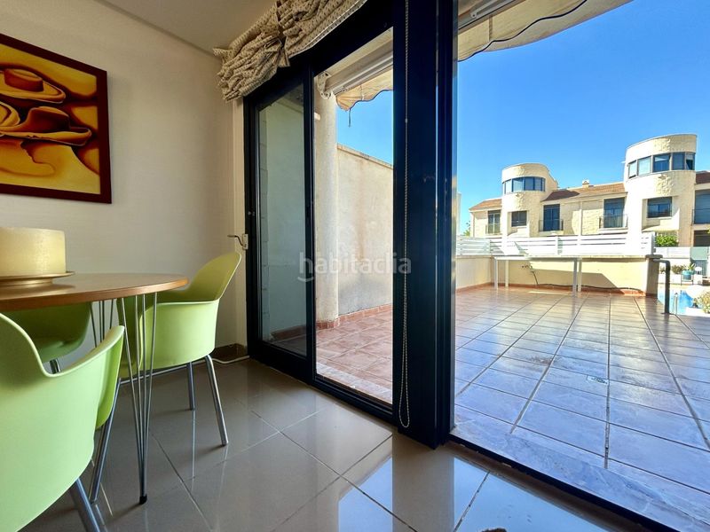 Foto fa12e215-373e-4d08-9718-2a00bd44fc48. Casa adossada amb piscina a Aguamarina Orihuela