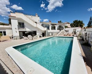 Chalet en Rojales. ...