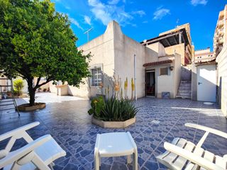 Casa aparellada a Nueva Torrevieja. Si estaacute buscando una vivienda con encanto, comodidad y espa