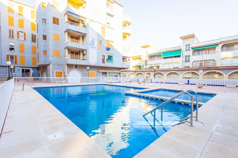 Foto 51be4553-b351-4fb4-8c68-a61a5fafb1df. Àtic amb piscina a El Acequión Torrevieja