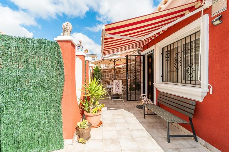 Foto 4336cad4-85f8-41c9-b267-8082a814ddf0. Casa adossada amb piscina a Los Almendros Orihuela