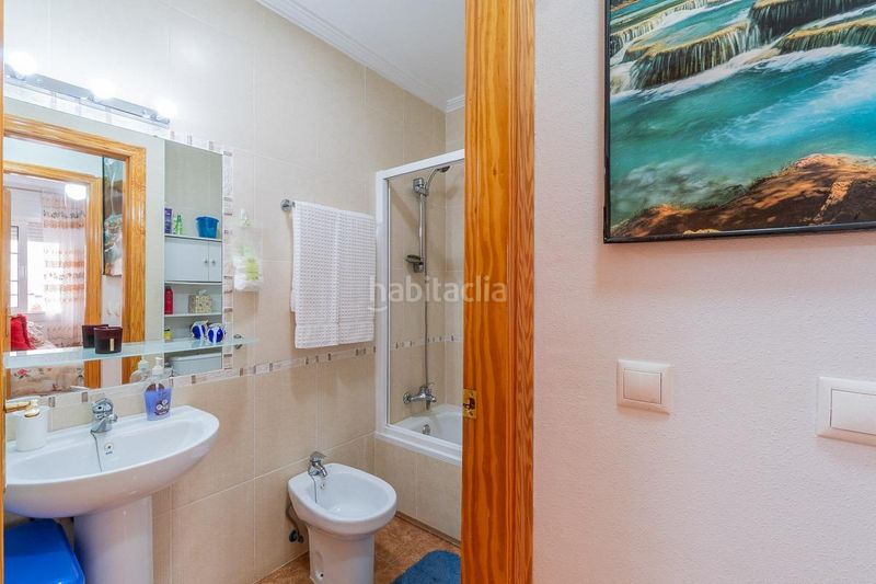 Foto c376a24a-5b93-4942-90b0-57752e997ebd. Casa adossada amb piscina a Los Almendros Orihuela