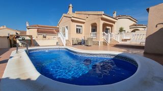 Chalet en Rojales. ...