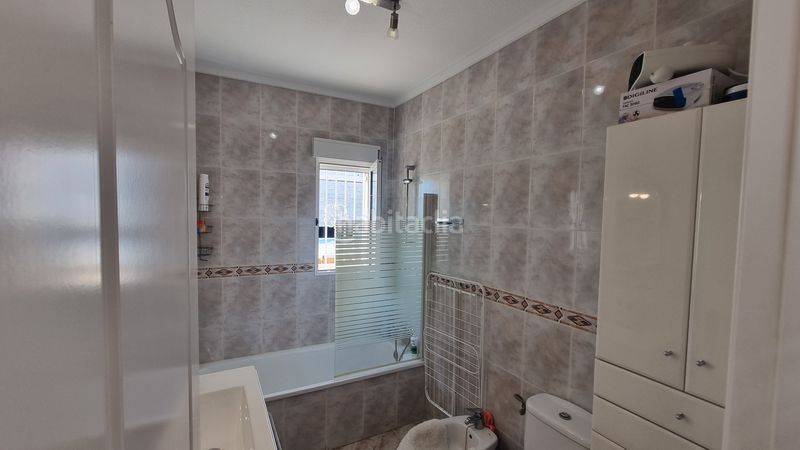 Foto ceeed9bc-d348-419d-b36b-686784c86c54. Xalet amb piscina a Rojales