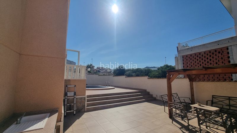 Foto faaafe8c-d636-4c31-b3b3-542597bd27ec. Xalet amb piscina a Rojales