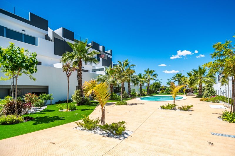 Foto 386c0882-f6fe-4959-8b1f-a72861df380f. Planta baixa amb piscina a Los Balcones-Los Altos Torrevieja