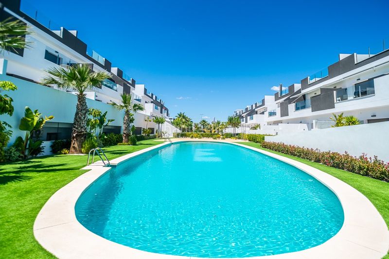 Foto e6fdfc0d-e488-40ae-9588-92e457d8a4cc. Planta baixa amb piscina a Los Balcones-Los Altos Torrevieja