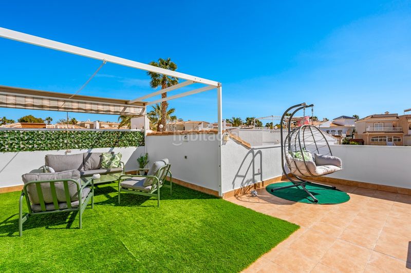 Foto 0afbfa3a-8d30-4f51-94e2-54400036c1b2. Casa aparellada amb piscina a Benijófar