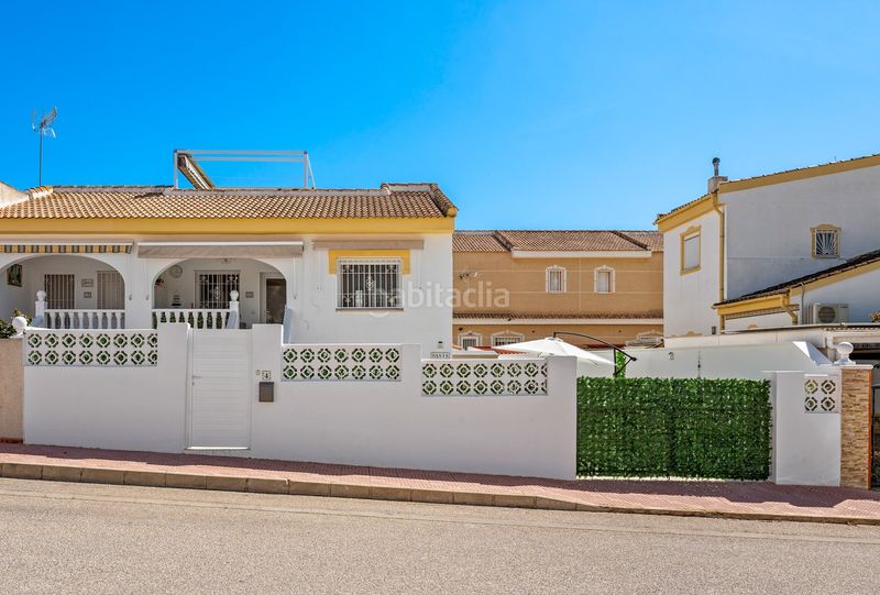 Foto cb349a1e-592d-4588-851d-fe02fa4edfa7. Casa aparellada amb piscina a Benijófar