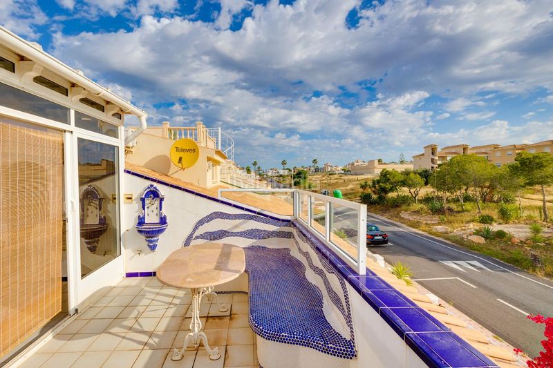 Foto b3a52e6b-d208-42fc-9cf5-3595d2b4d214. Casa aparellada a La Florida Orihuela