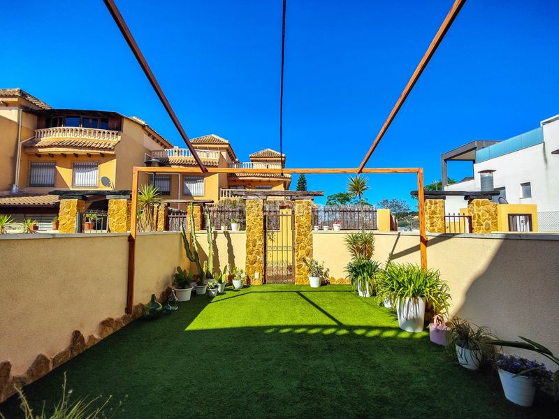 Foto d3a66469-e623-4318-9dad-09747725bc56. Reihenhaus mit parking pool in El Edén Guardamar del Segura