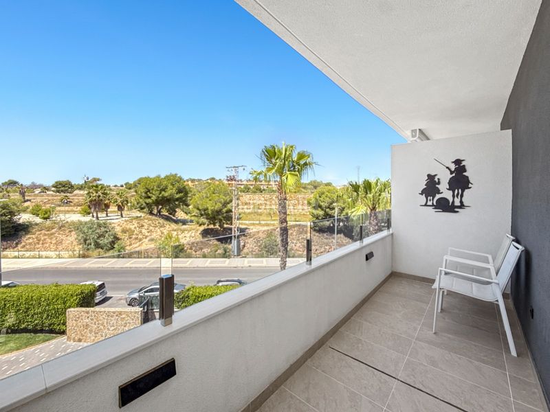 Foto d6afade1-22b2-41e9-a767-a9944fabf1c0. Apartament amb piscina a La Florida Orihuela