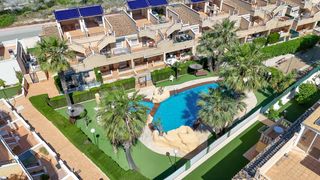 Penthouse in Los Almendros. Precioso bungalow en la uacuteltima planta, situado en una tranq