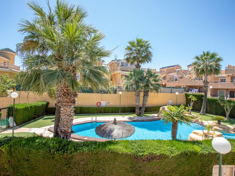 Foto c5fce2de-c820-4717-9753-1f318098d4a0. Àtic amb piscina a Los Almendros Orihuela