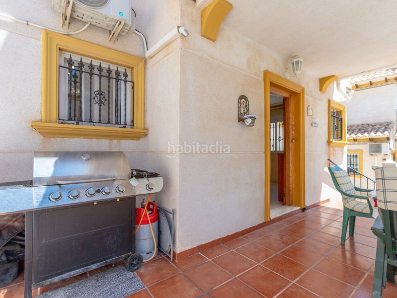 Foto d9ebee5a-575d-40b9-8f16-a6ffe05d1f61. Casa aparellada amb piscina a Playa Flamenca Orihuela