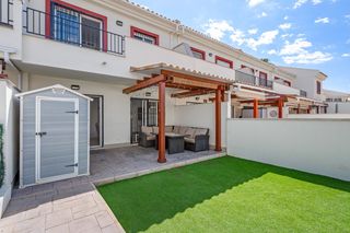 Reihenhaus in Rojales. Hermosa casa adosada de 3 habitaciones con vistas a la piscina e