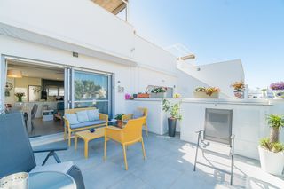Penthouse in Desamparados - Hurchillo - Torremendo. Se encuentra en el agradable barrio residencial de vistabella qu