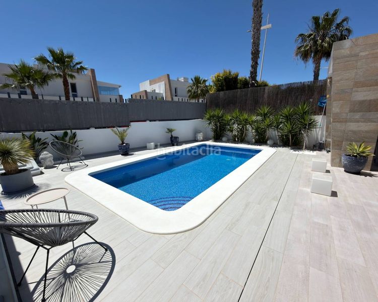 Foto dbad8dba-5e3d-4ed9-a680-a45121440f9d. Chalet con piscina in Algorfa