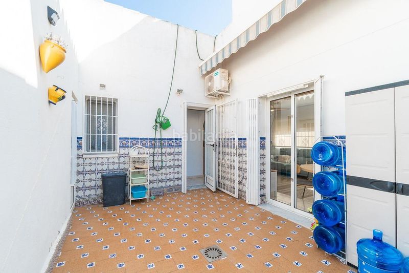 Foto 00ffc303-fe8f-44dc-b24e-582554638fe0. Casa aparellada amb piscina a Playa Flamenca Orihuela